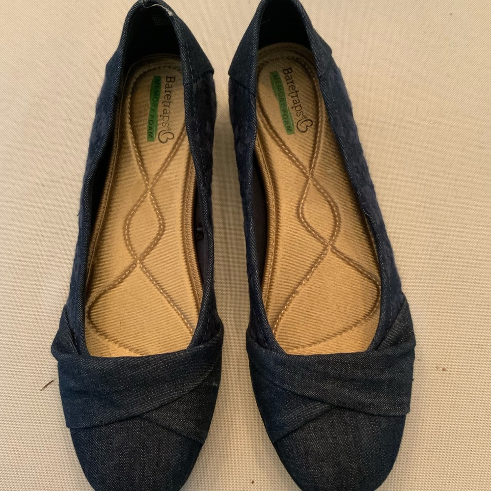 Baretraps Women's Blue Denim Slip-On Flats with Memory Foam - Size 8